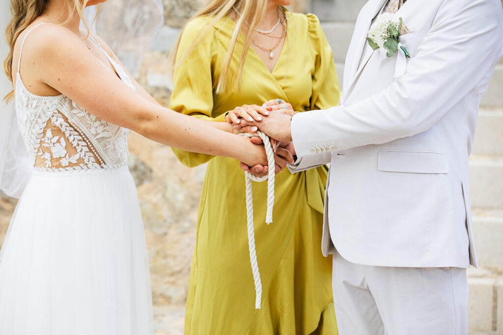 Traurednerin Ritual Handfasting Jevadi Weddings