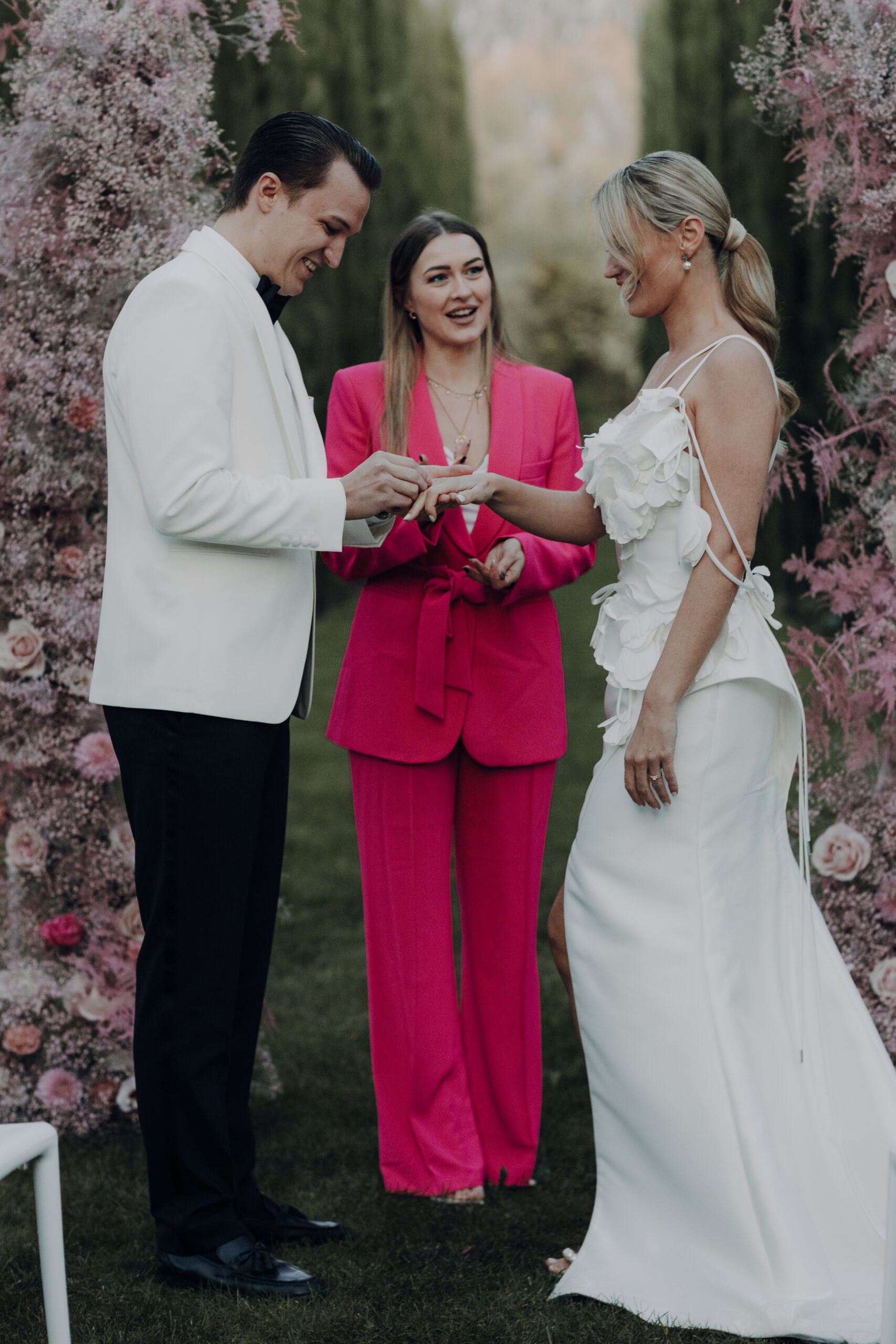 Luxuriöses Brautpaar mit Jennifer Di Sazio Traurednerin und Hochzeitsplanerin aus Stuttgart